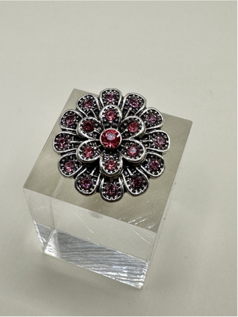 Ginger Snap #104- “Sparkling Pink Flower” For 18mm Snap Jewelry!